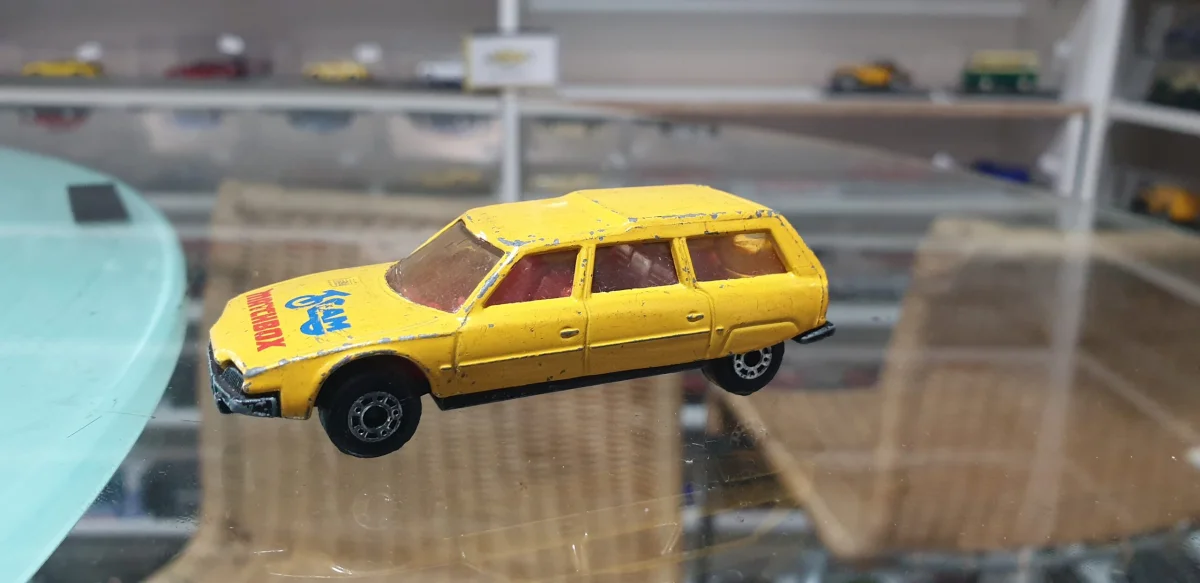 Citroen CX Matchbox N°12 jaune Team Matchbox - Vins Rouges Harmonieux pour Chaque Occasion Domaine Haeffelin Vieilles Vignes - Vins en bouteilles de 75cl -  Sommellerie de France