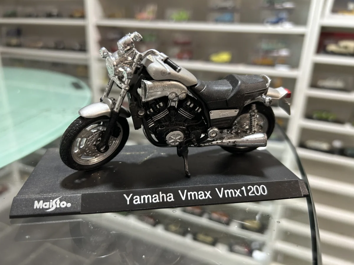 Yamaha Vmax Vmx 1200 Maisto EXCELLENCE 1/18 - Vins Rouges Harmonieux pour Chaque Occasion