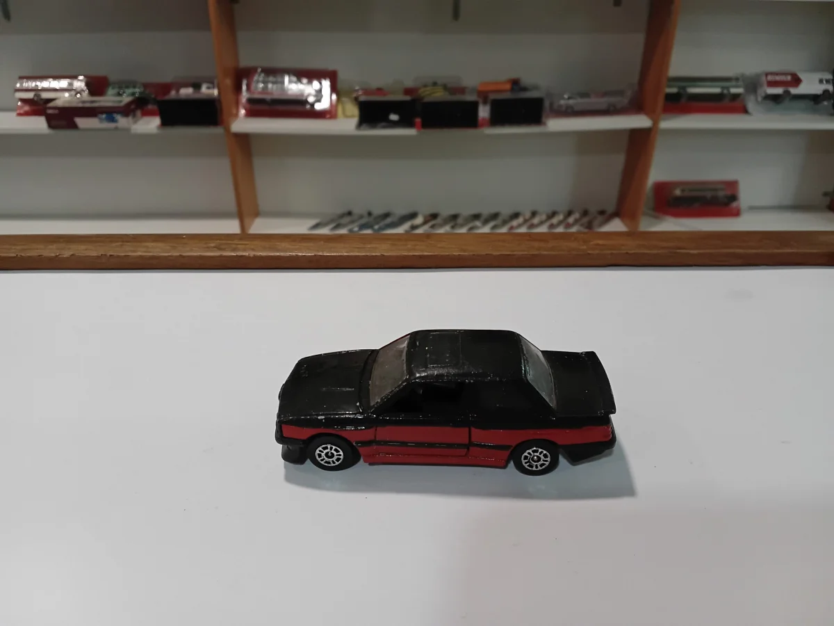 BMW Série E30 Corgi 1/64 Rouges Harmonieux Occasion