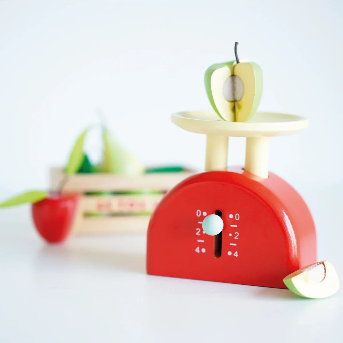 Le Toy Van - Balance en Bois||Le Toy Van - Weighing Scales - Boutique Bébé Équipement en Ligne : Soins, Jouets et Articles Maison